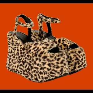 UNIF Fuzzy, platform sandals
